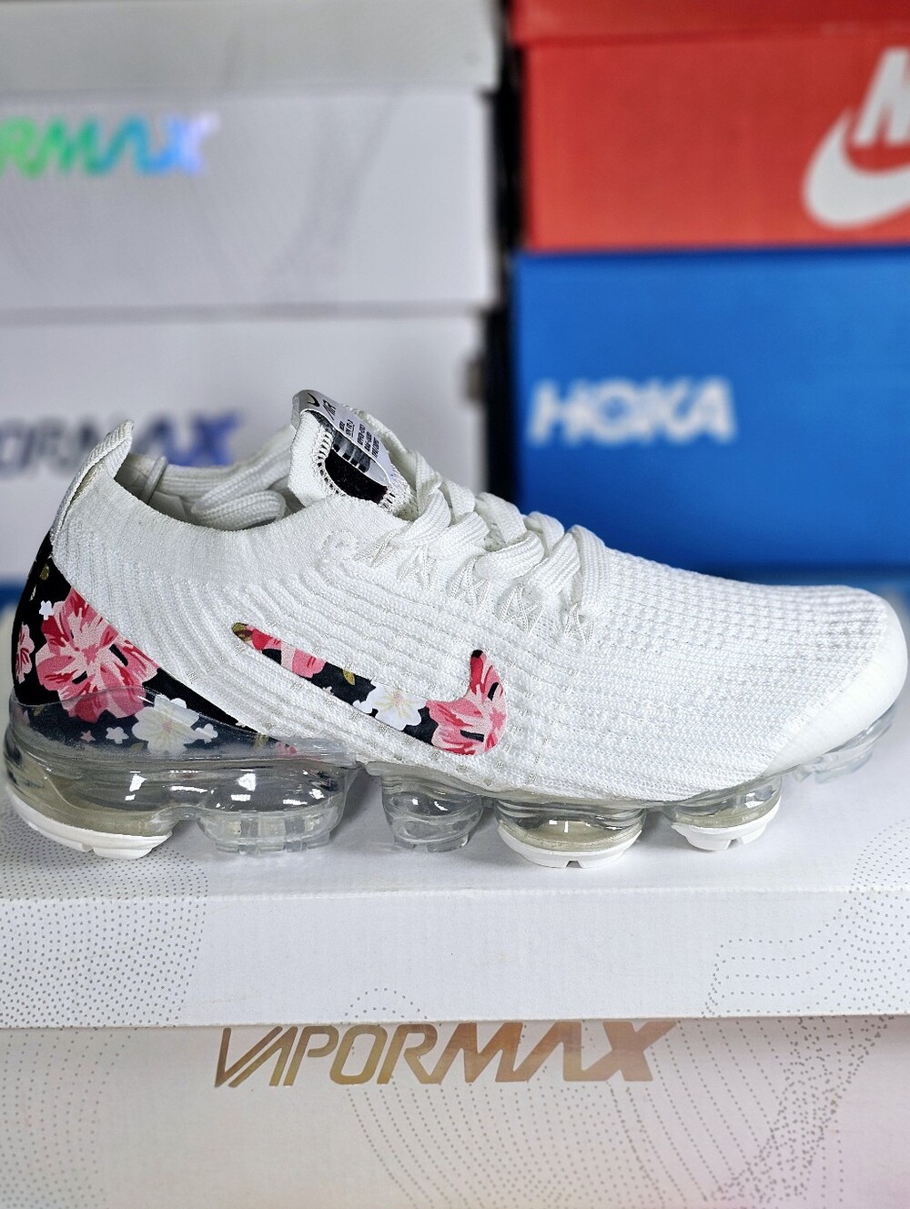 Nike Air Max Vapormax Women's White Black Sneakers Brand New - Picture 2 of 8